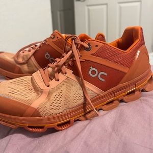 On Cloud Women Running shoes light Orange SZ 10 Activewear Outdoors sports